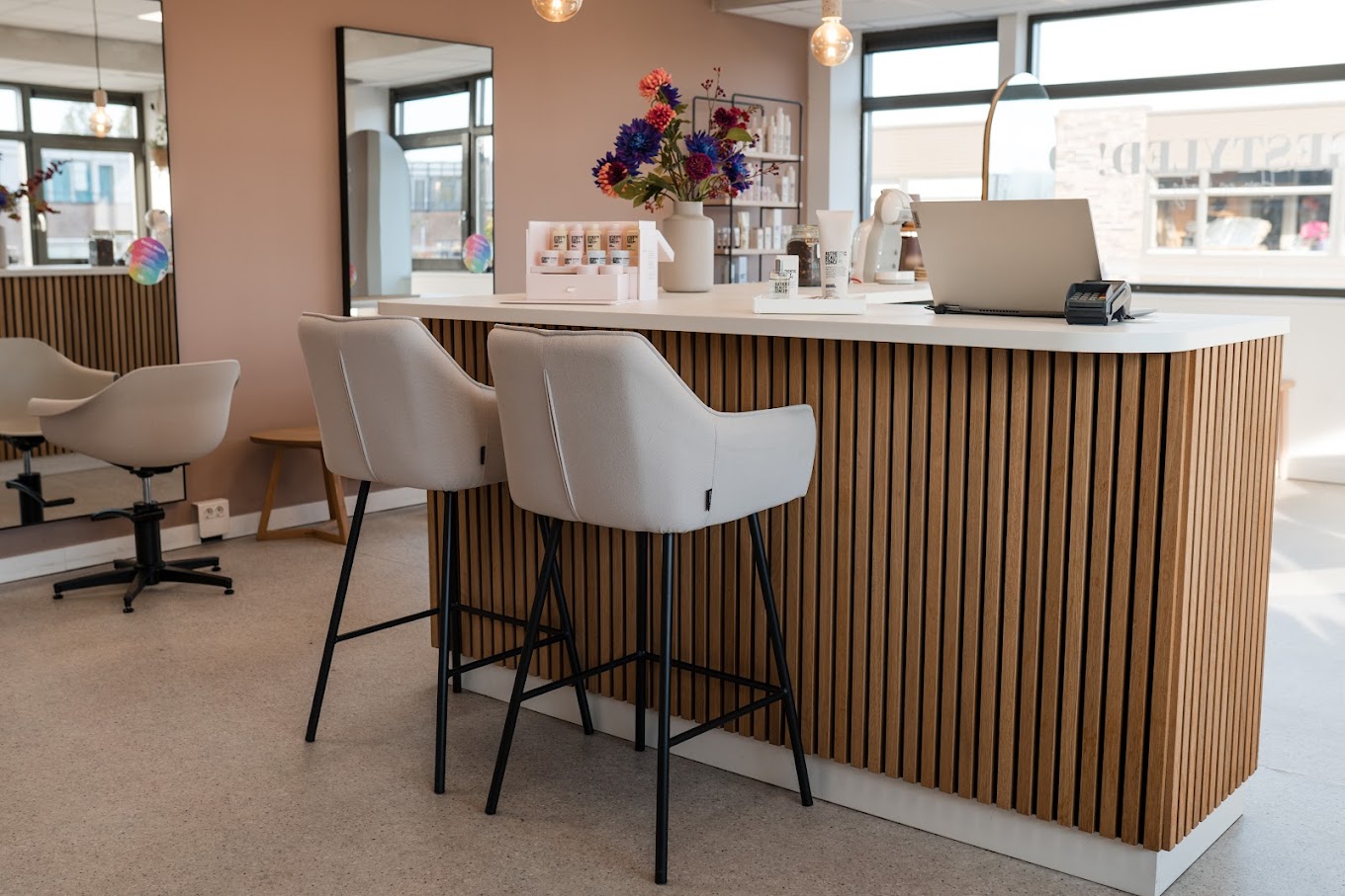 Een stijlvolle opname van Salon Gestyled